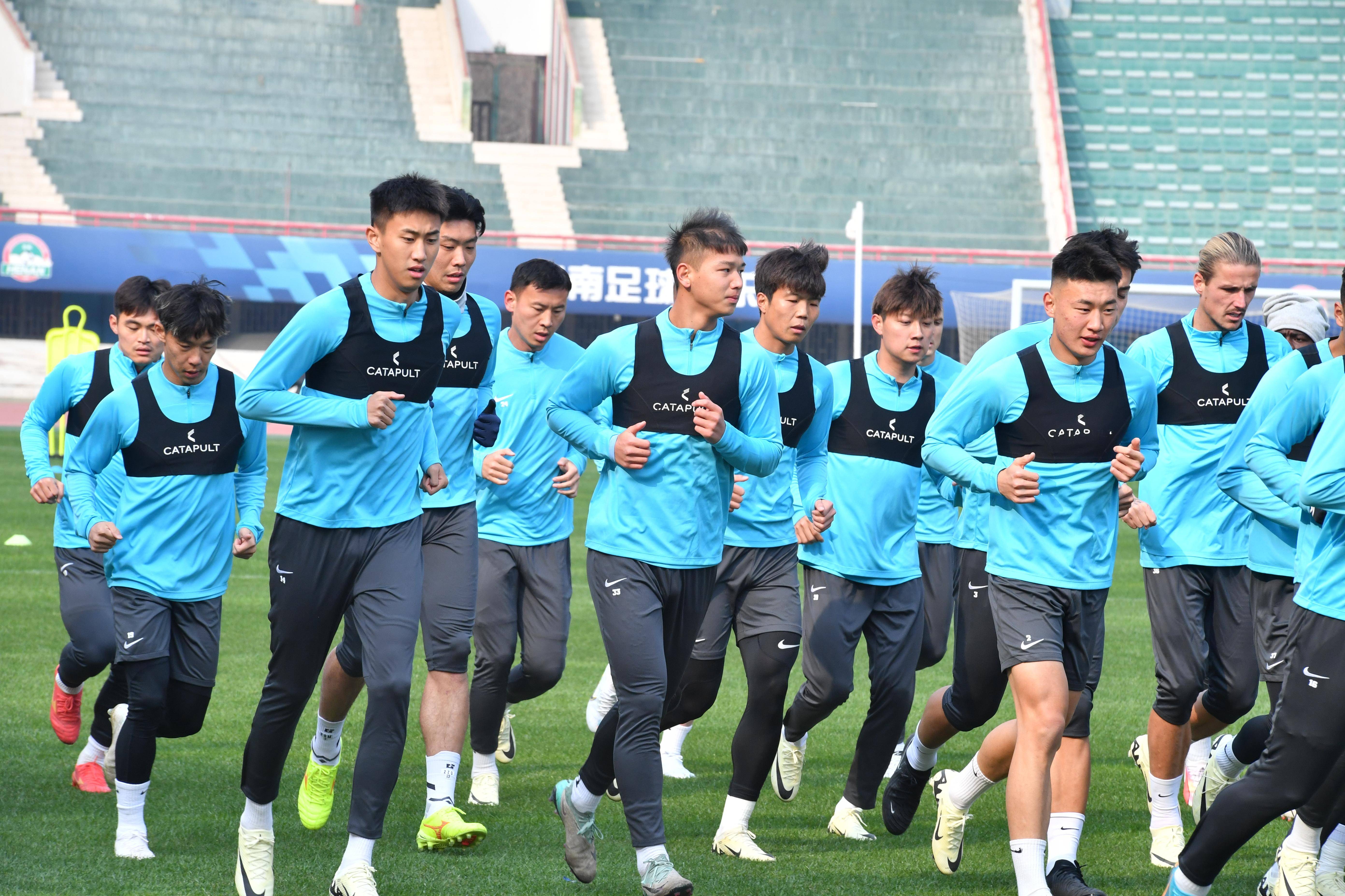 关于河南队大获全胜,球队士气高昂,期待更多胜利的信息 关于河南队大获全胜,球队士气高昂,期待更多胜利的信息