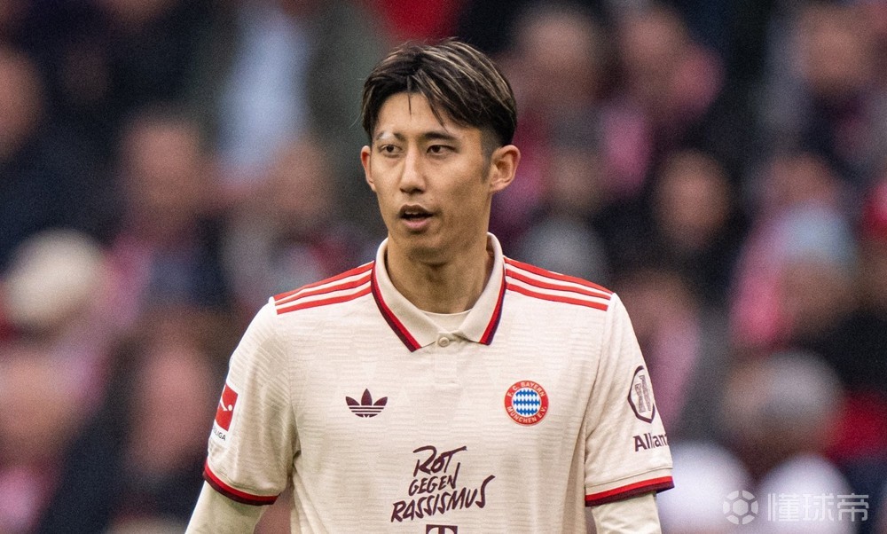 关于拜仁慕尼黑后卫当场昏倒，送医急救的信息