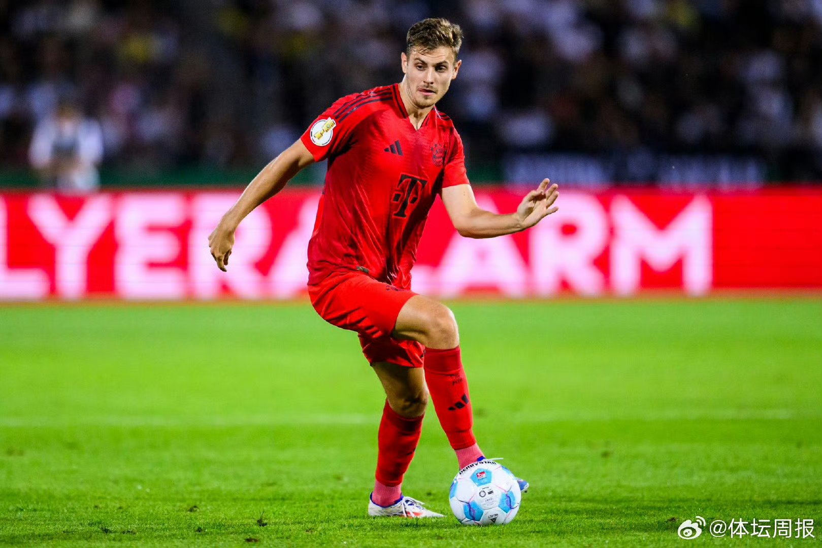 关于拜仁慕尼黑后卫当场昏倒，送医急救的信息