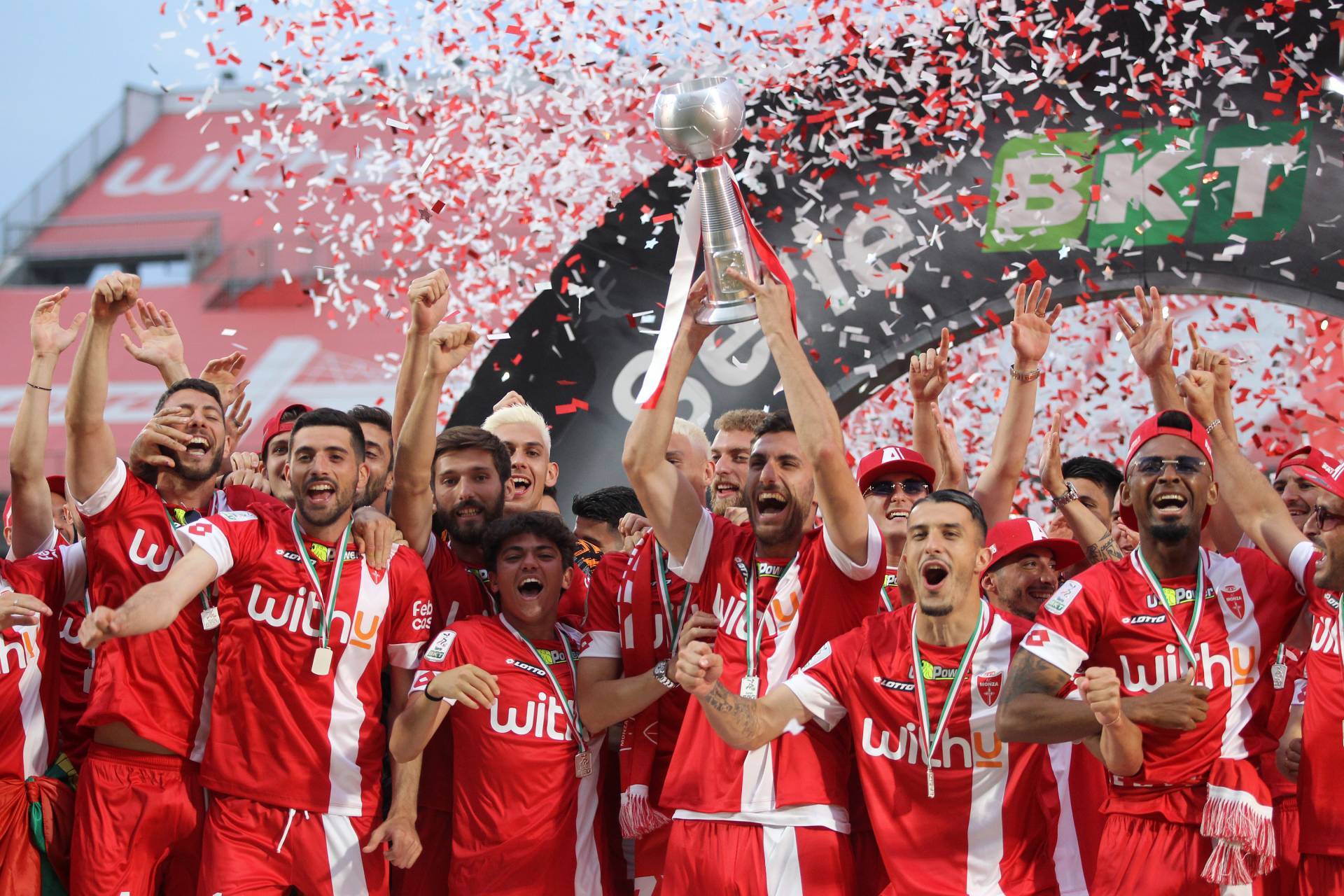 南安普敦主场大捷，重返保级名单之中的简单介绍