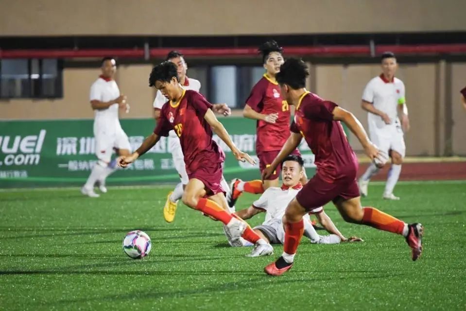 关于奥运会足球赛开赛在即，各国女队备战紧张的信息