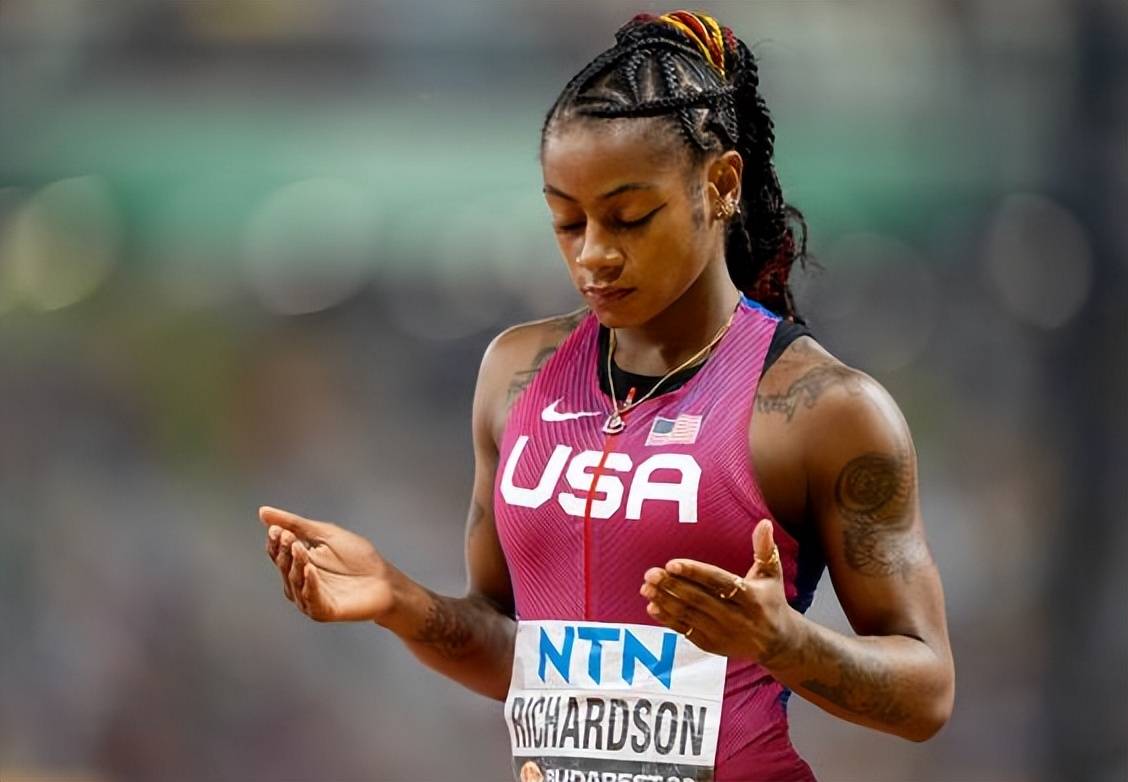 关于奥运会足球赛开赛在即，各国女队备战紧张的信息