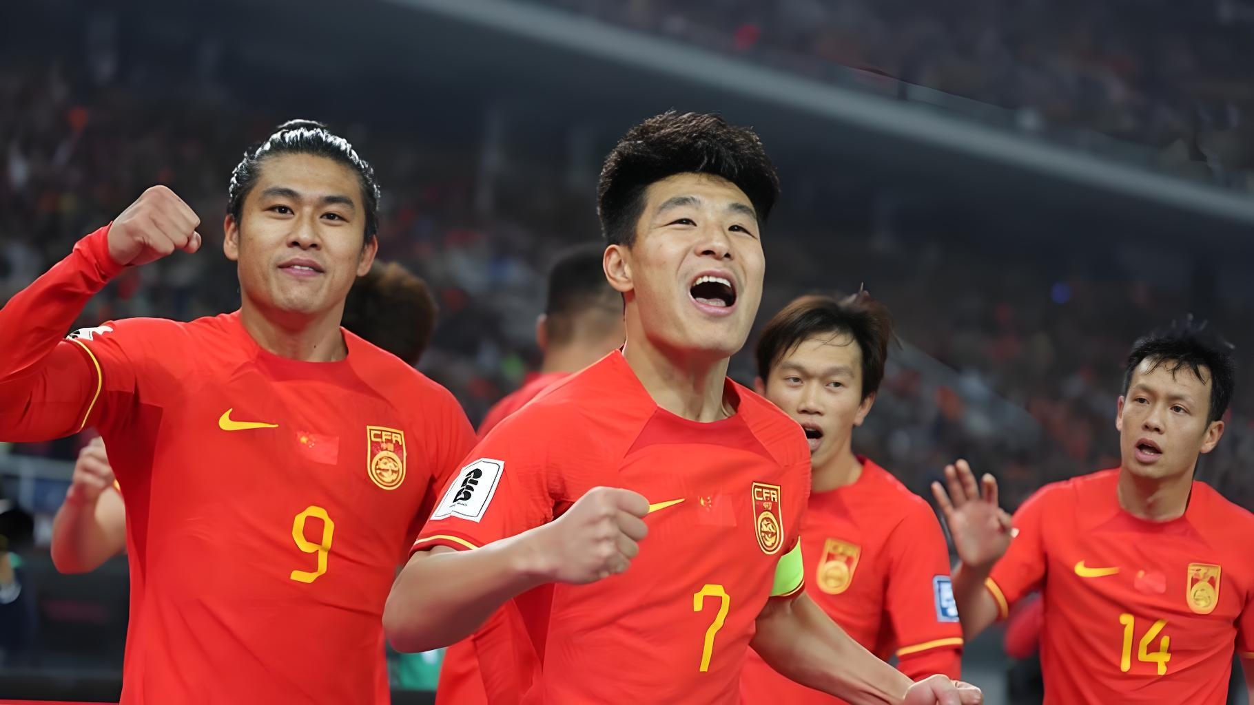 世界杯足球赛上演精彩对决，中国队奋勇拼搏的简单介绍