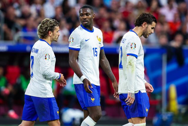 球场上的巅峰对决，国际足坛瞩目