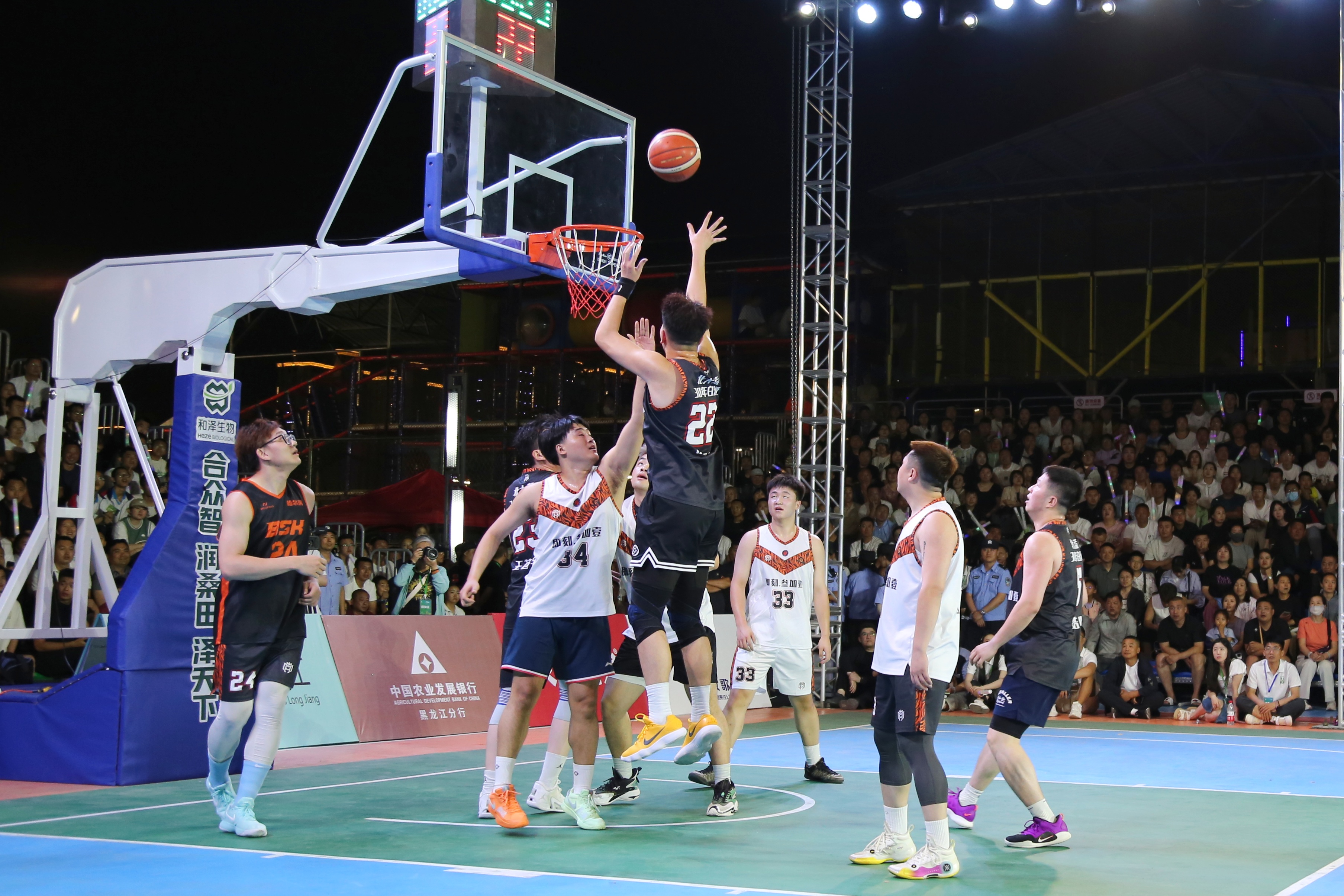 包含热门篮球赛事带来激动人心的比拼,观众热情不减的词条 包含热门篮球赛事带来激动人心的比拼,观众热情不减的词条