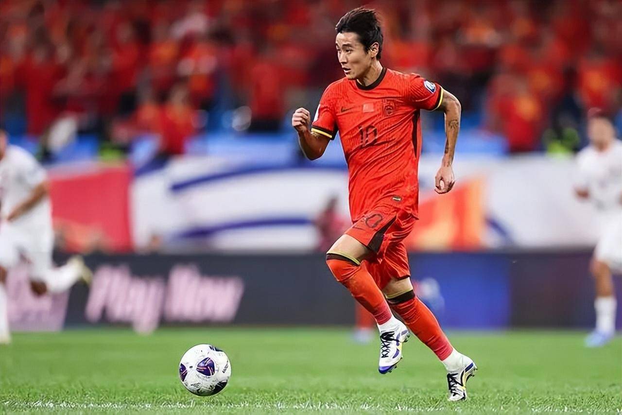 上海申鑫豪取胜利，为球迷带来惊喜的简单介绍