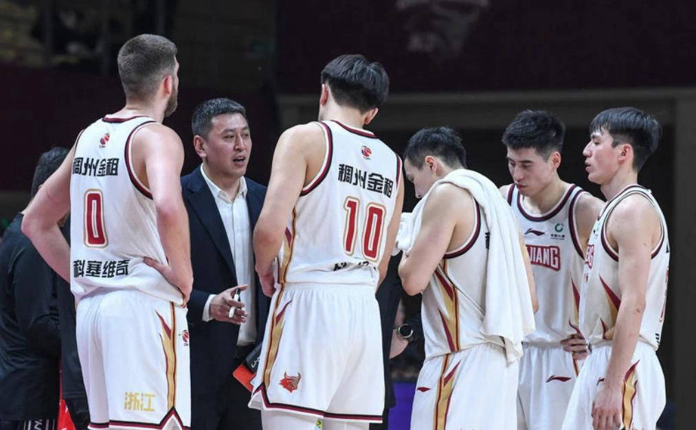 波鸿队员因家庭原因申请离队,引发球迷热议的简单介绍 波鸿队员因家庭原因申请离队,引发球迷热议的简单介绍