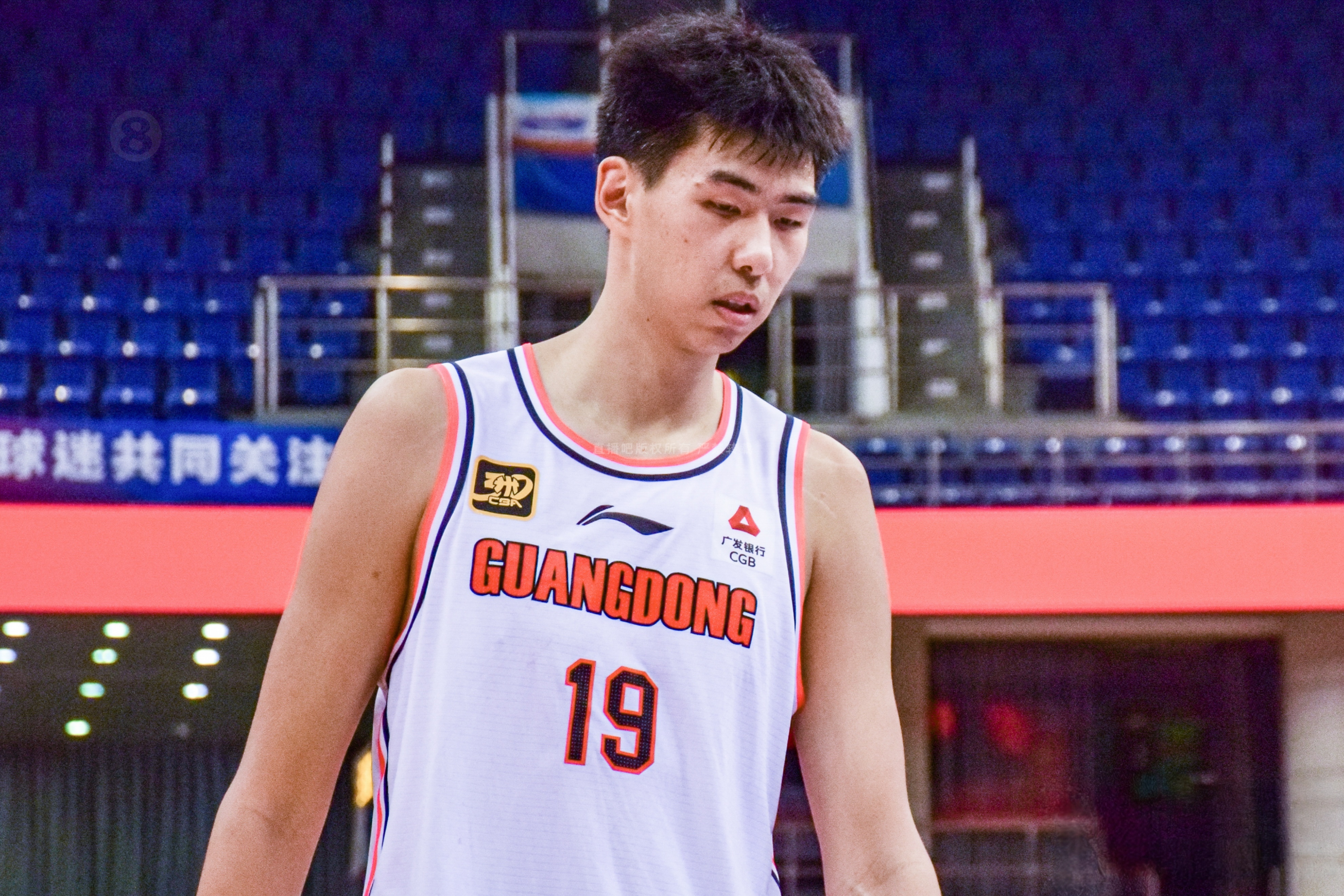 北京男篮客场击败广东,一波连胜告终 北京男篮客场击败广东,一波连胜告终