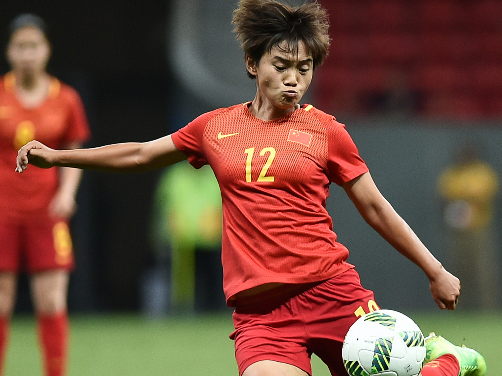 精湛技艺在女足比赛中得到充分展现 精湛技艺在女足比赛中得到充分展现