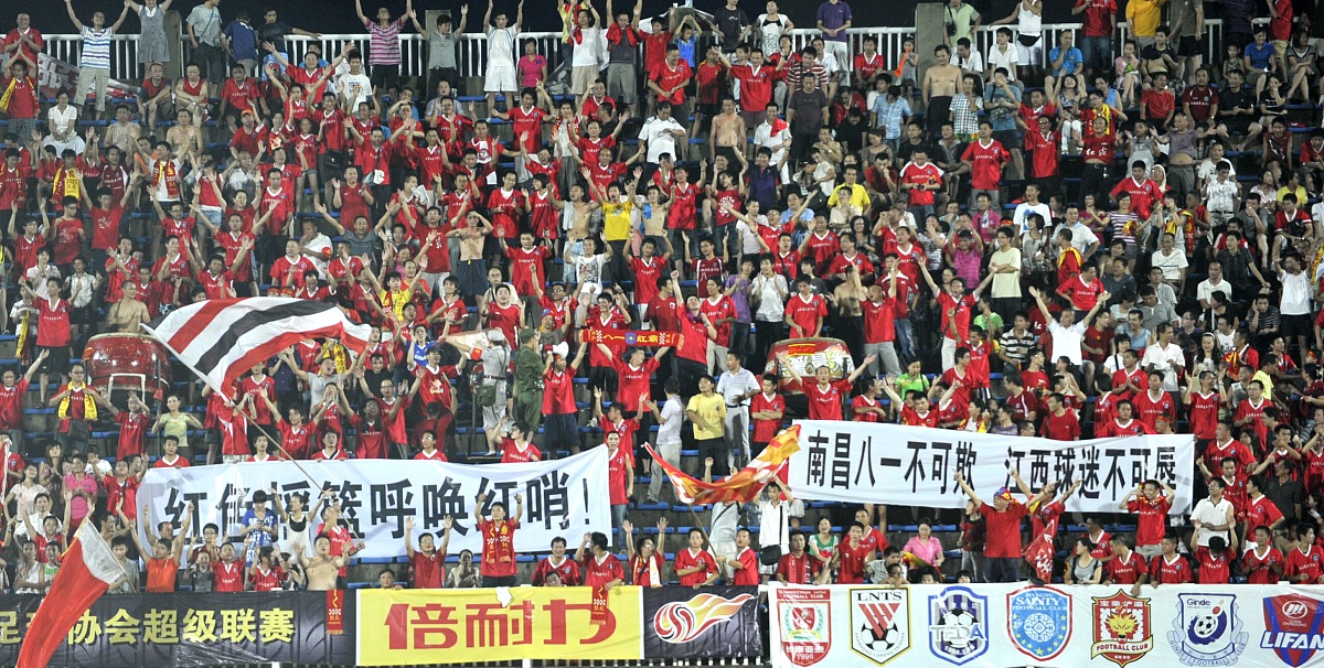 紧张气氛升温，球迷期待着本轮比赛的简单介绍