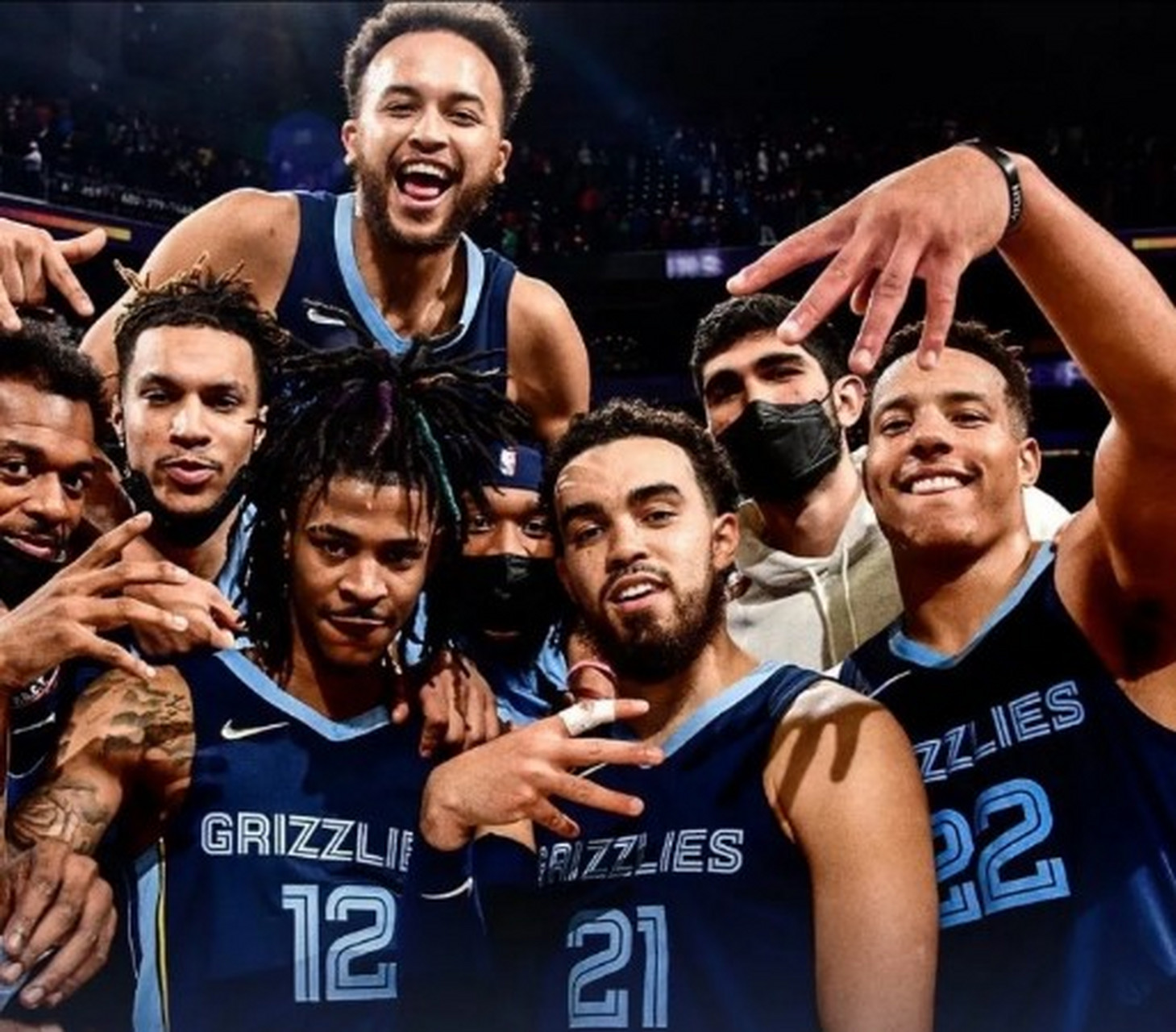 开拓者队在客场力克灰熊，取得连胜的简单介绍