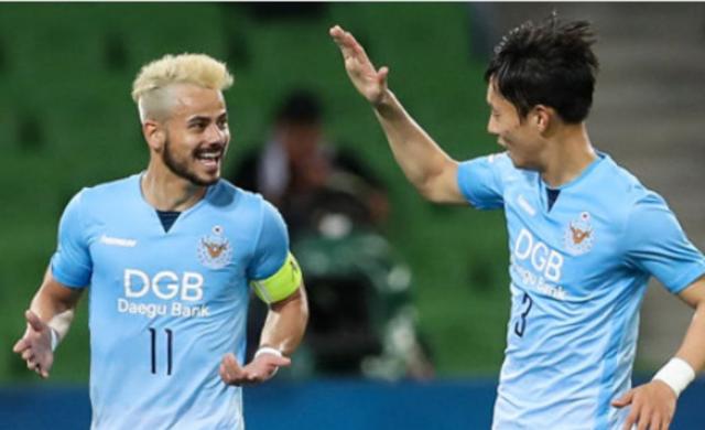 考尔夫特主场大比分取胜,引人瞩目表现 考尔夫特主场大比分取胜,引人瞩目表现