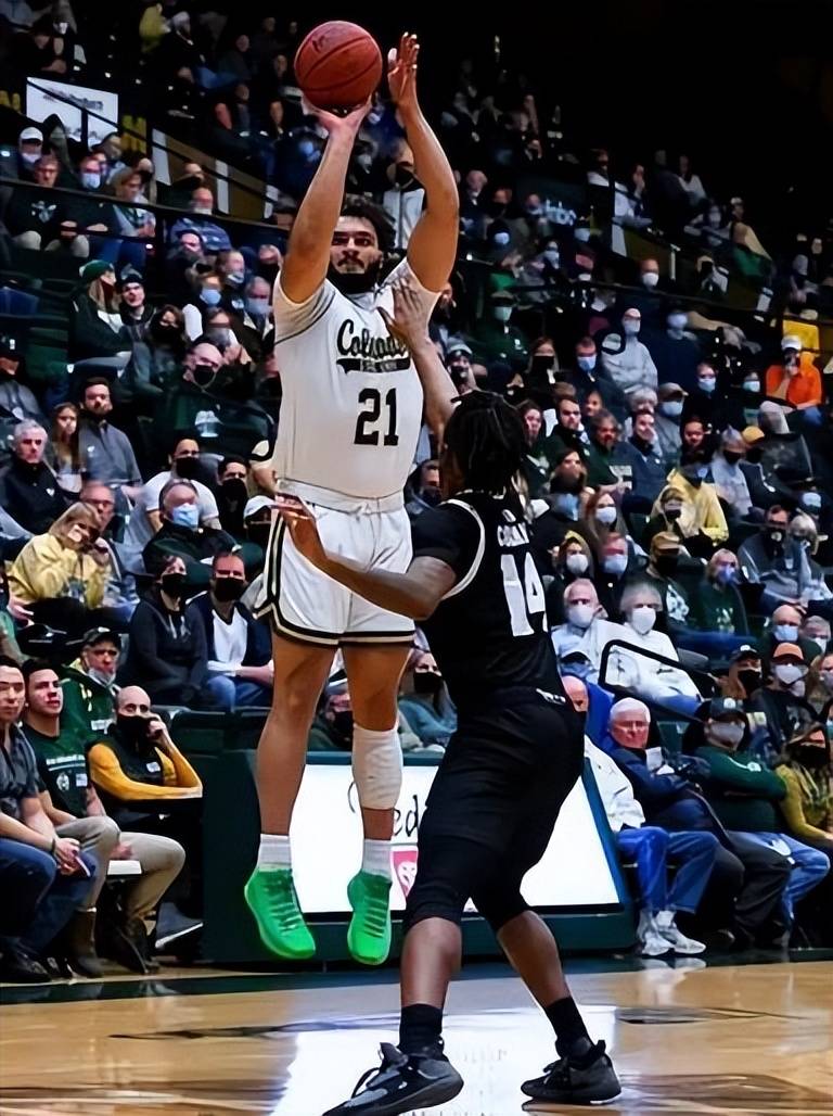 火箭新援表现抢眼——克拉克森打满分钟狂轰+拼抢篮板的简单介绍 火箭新援表现抢眼——克拉克森打满分钟狂轰+拼抢篮板的简单介绍