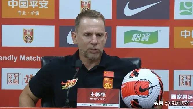 包含步步为营，球队探索新战术带来好成绩的词条