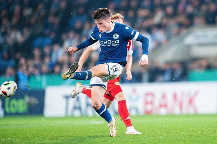 关于霍芬海姆球员在社交媒体上宣布个人消息的信息 关于霍芬海姆球员在社交媒体上宣布个人消息的信息