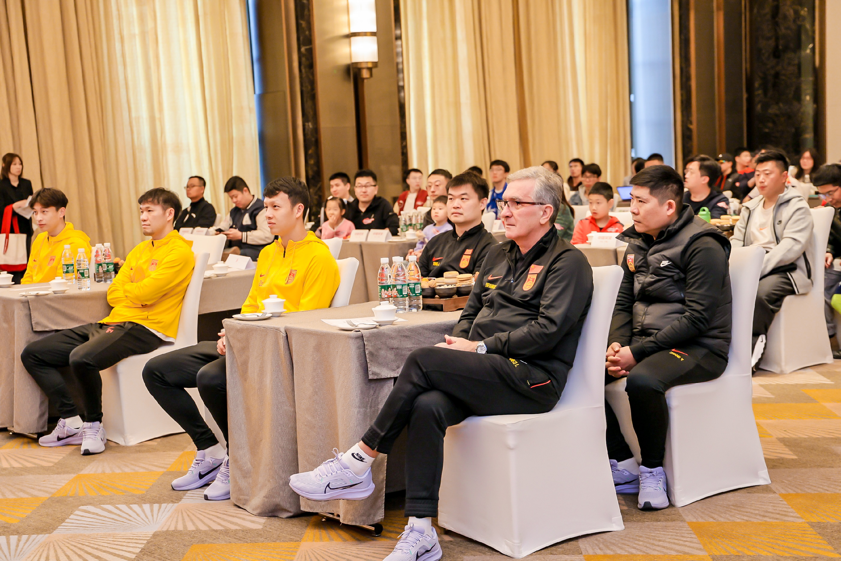 包含意大利对阵荷兰:强强对话引发球迷热议的词条 包含意大利对阵荷兰:强强对话引发球迷热议的词条