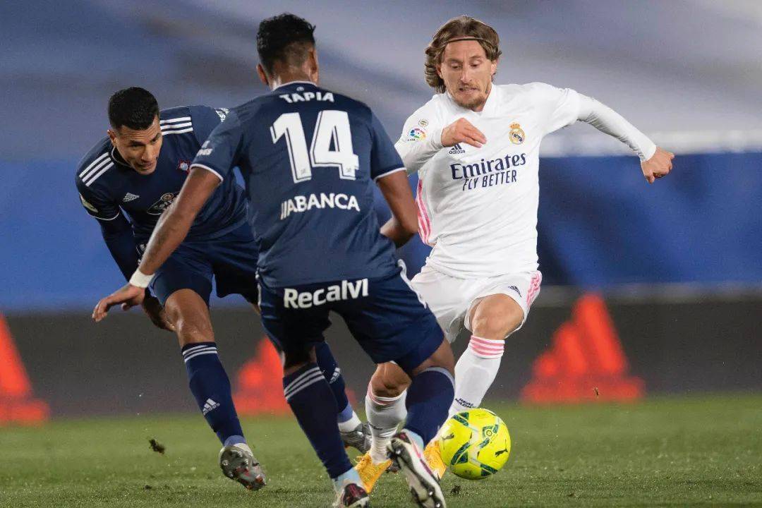 格拉纳达主场完胜皇家贝蒂斯,实现胜利 格拉纳达主场完胜皇家贝蒂斯,实现胜利