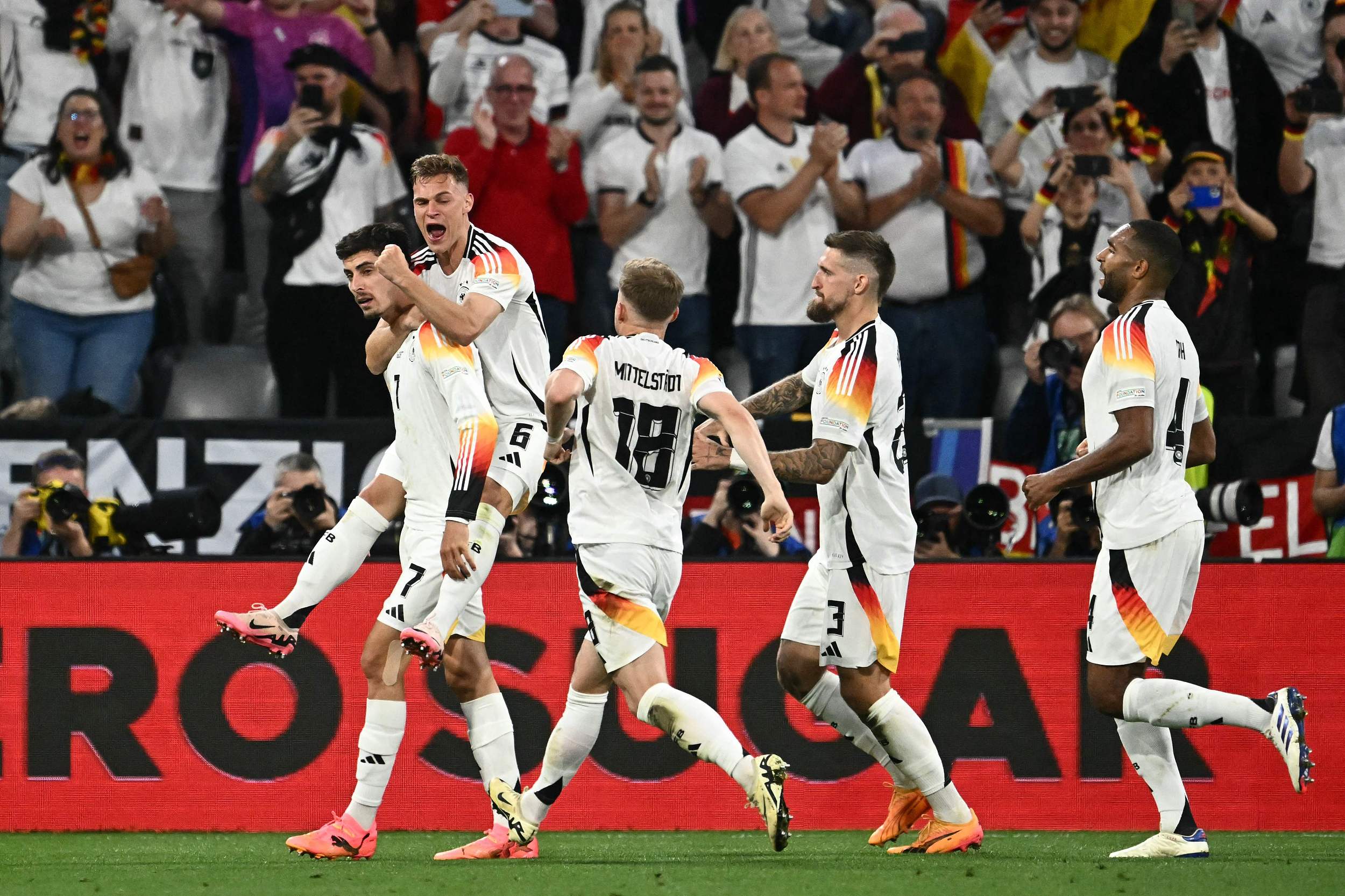 德国队主场大胜,提前晋级欧洲杯资格赛 德国队主场大胜,提前晋级欧洲杯资格赛