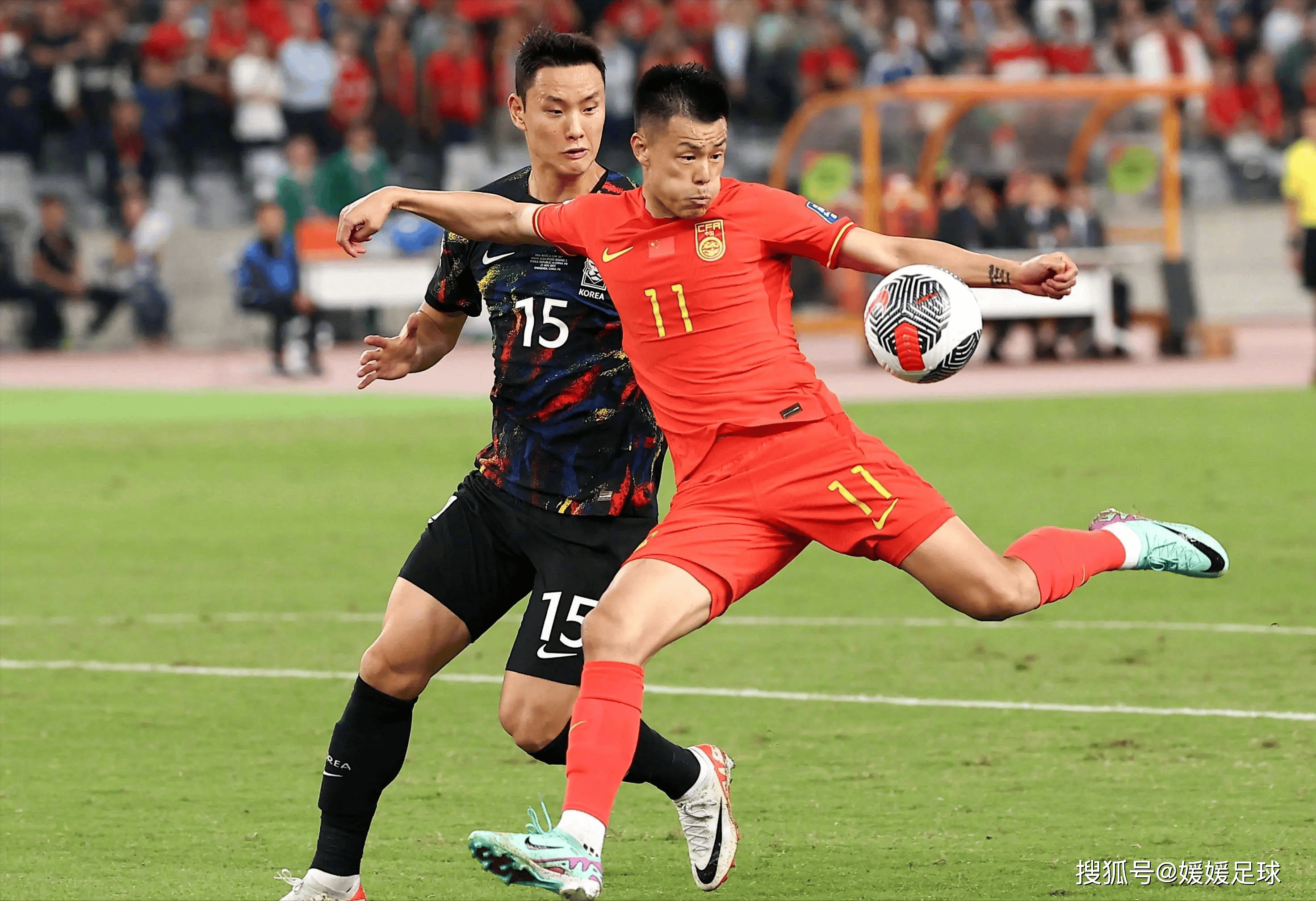 足球比赛精彩一刻回放,球员们表现抢眼 足球比赛精彩一刻回放,球员们表现抢眼