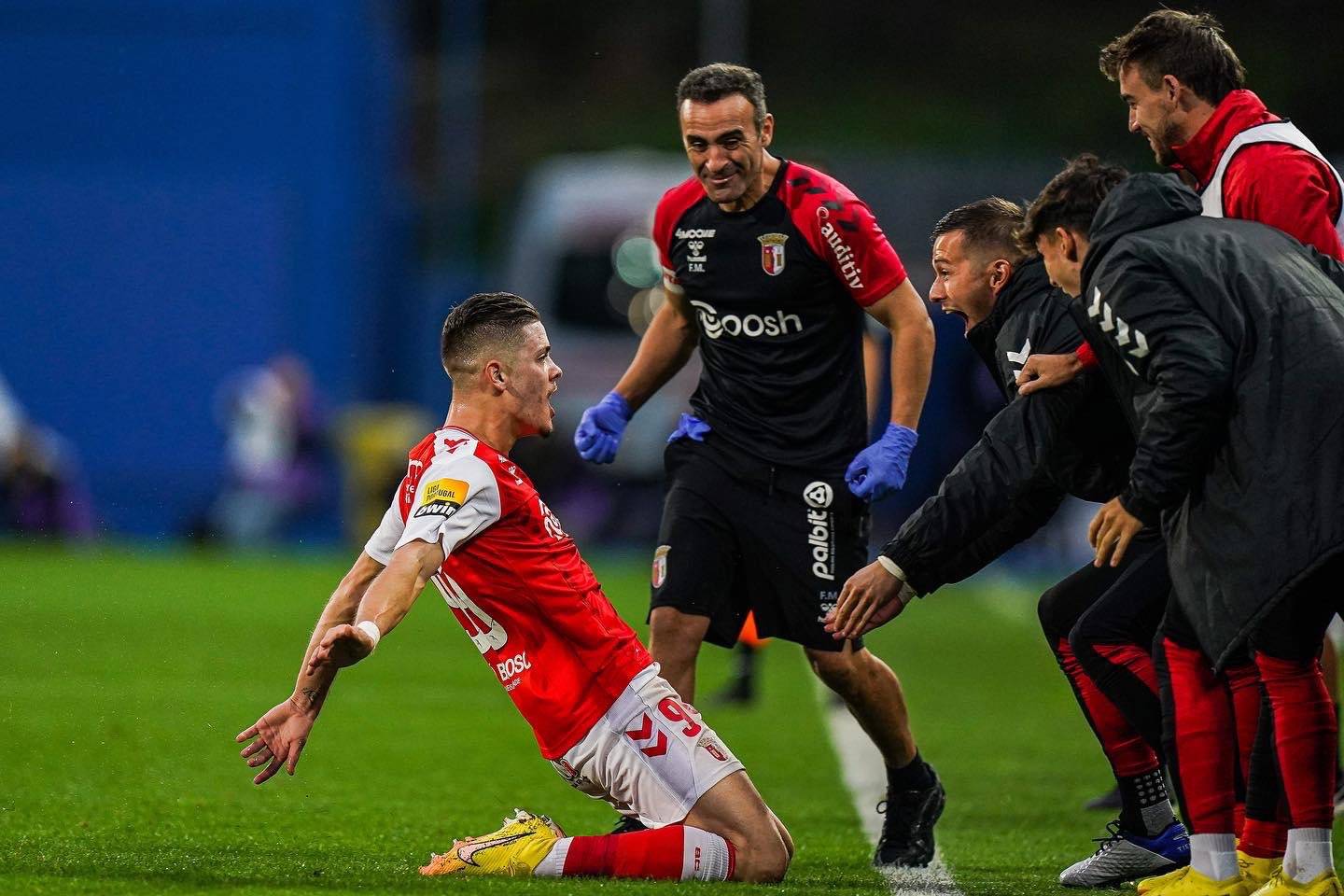 葡萄牙客场大胜,领先优势继续扩大的简单介绍 葡萄牙客场大胜,领先优势继续扩大的简单介绍