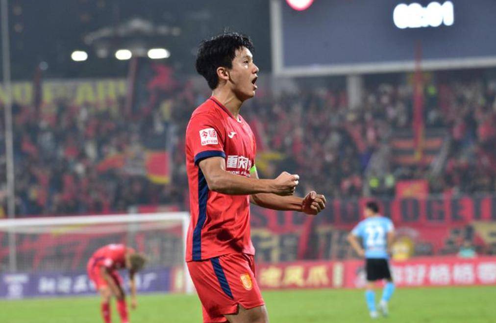 比赛中出现多个进球,现场观众尖叫不断 比赛中出现多个进球,现场观众尖叫不断