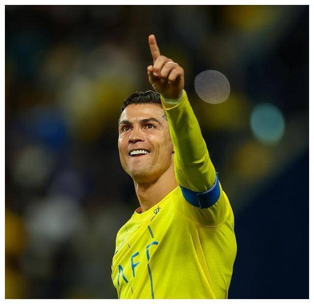 挥汗如雨,球员奋力奋斗抓住胜利机会的简单介绍 挥汗如雨,球员奋力奋斗抓住胜利机会的简单介绍