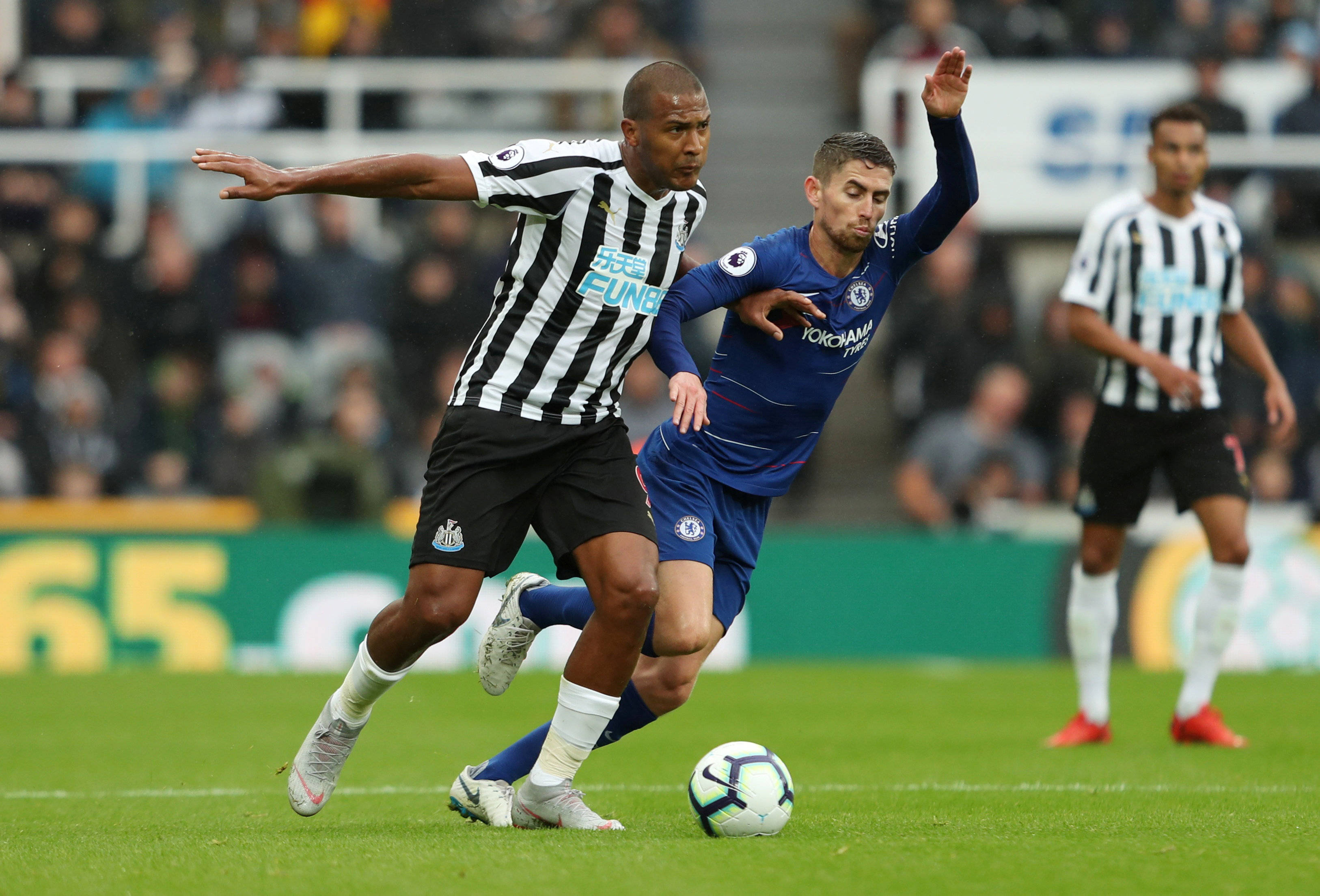 阿贾克斯晋级，欧冠新星崭露头角