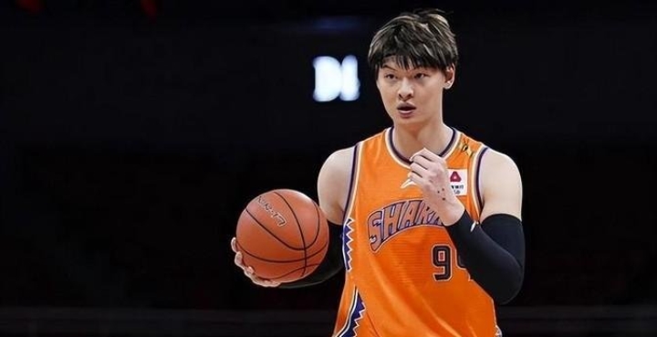 上海男篮签下新秀备战新赛季 上海男篮签下新秀备战新赛季