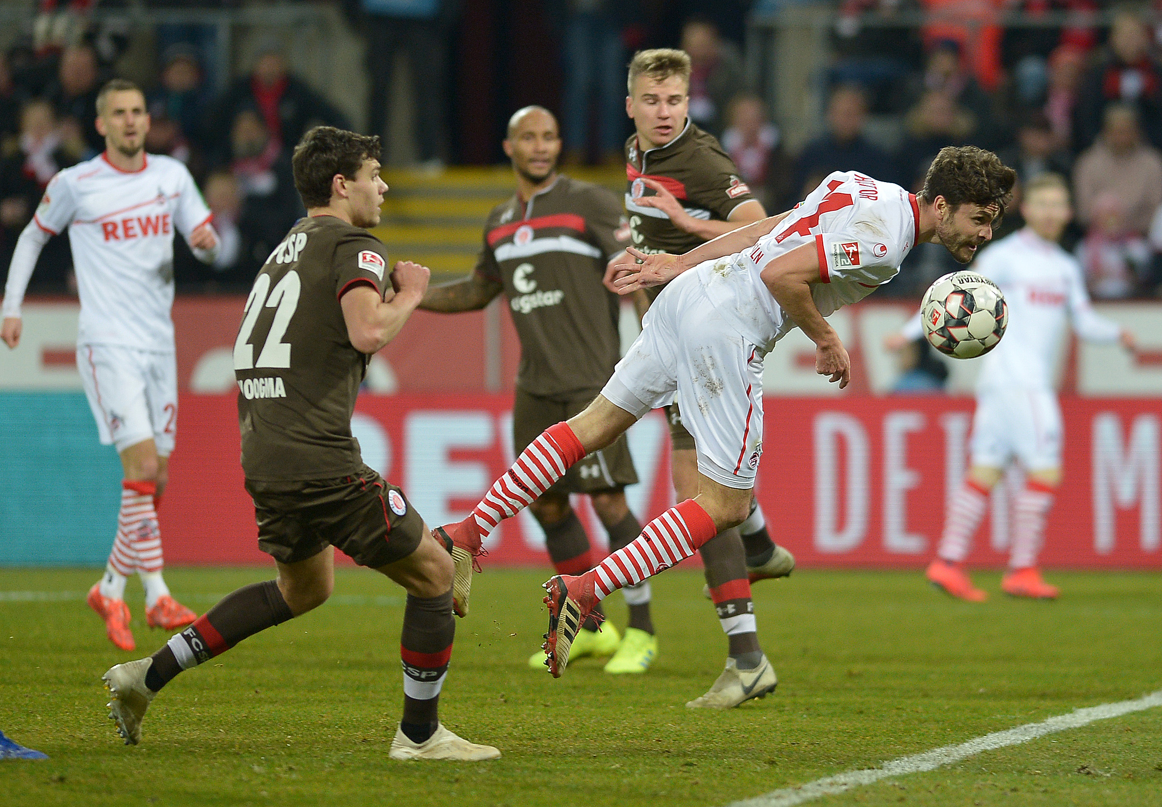 关于云达不来梅逆转科隆，取得关键胜利的信息