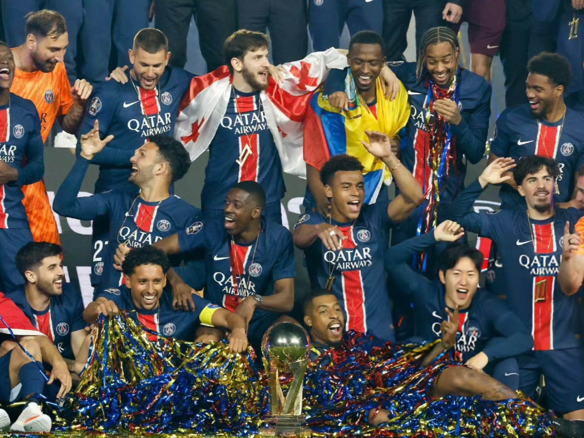 关于巴黎圣日耳曼击败里尔，稳住榜首位置的信息