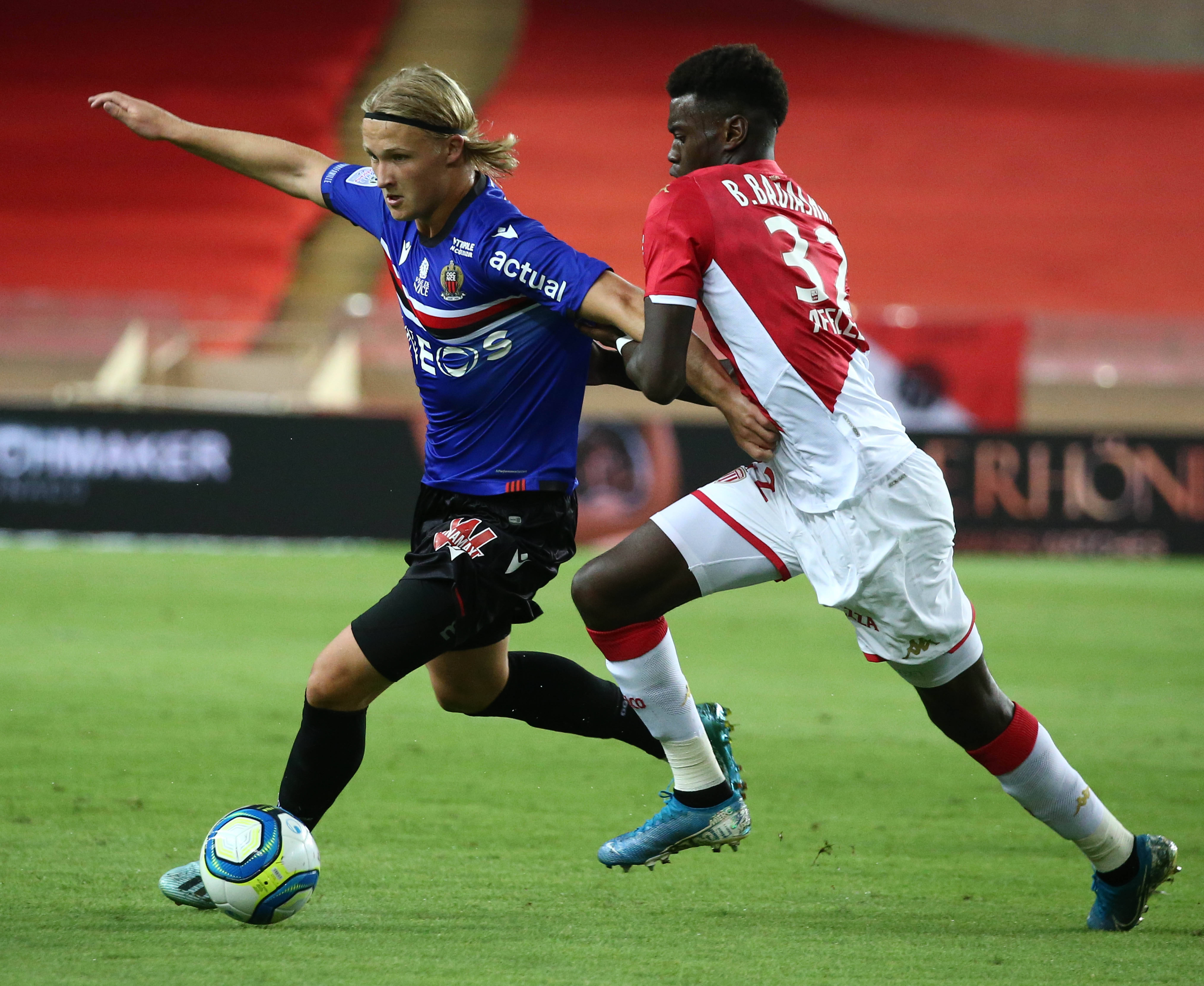 包含摩纳哥遭遇失利，法国联赛排名下滑的词条