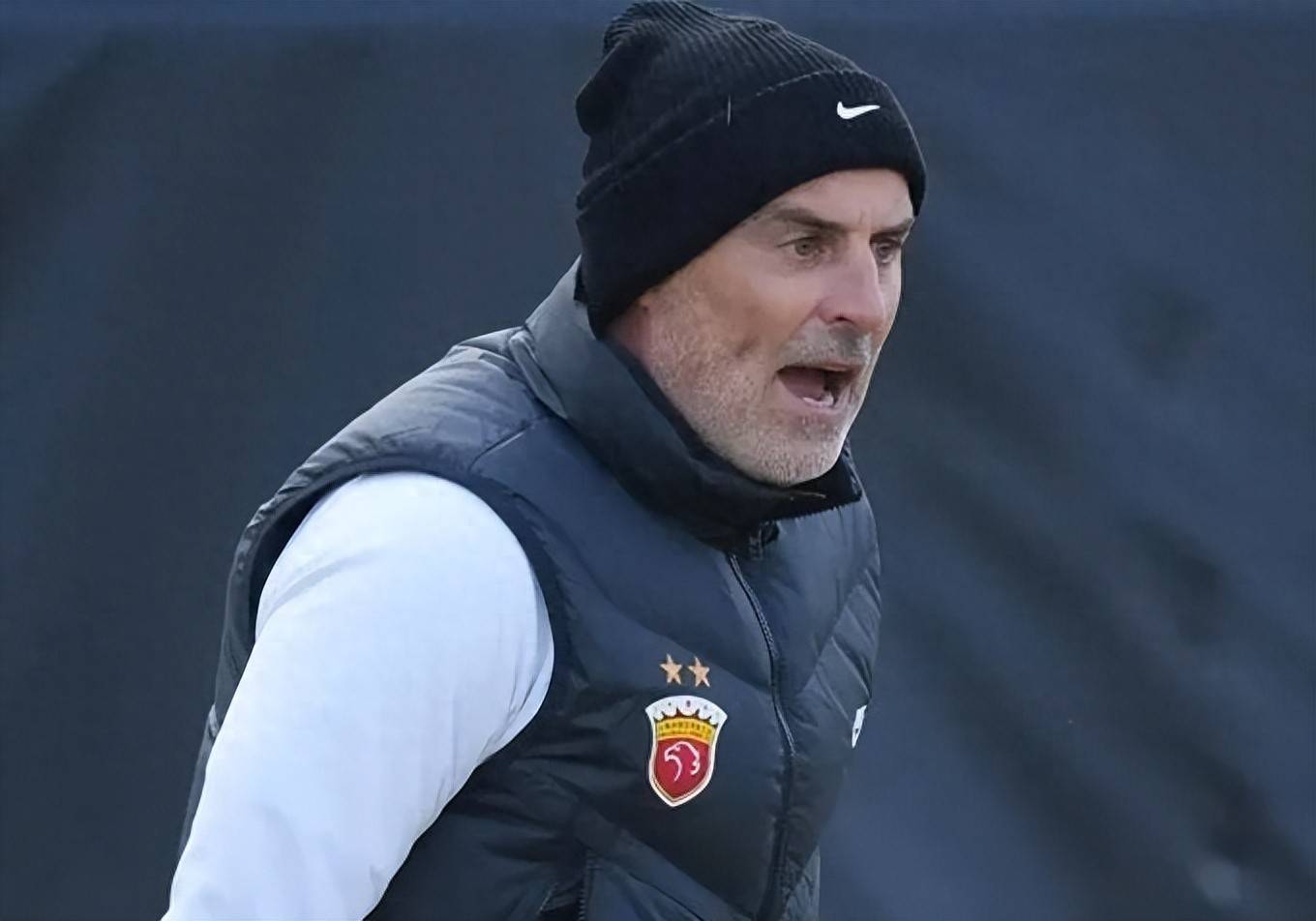 关于斯图加特球队遭遇困境，主帅发表看法的信息