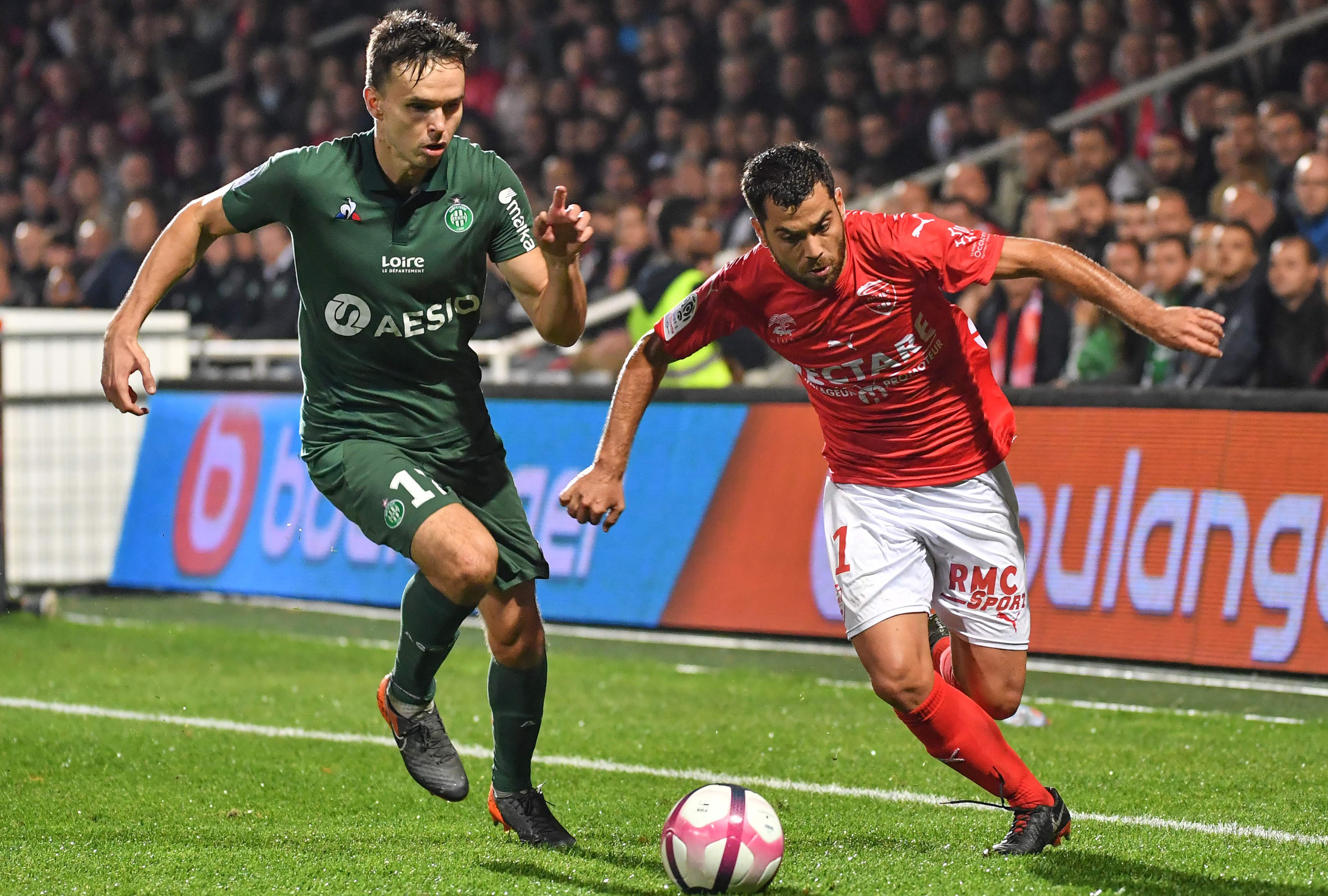 尼姆队在客场比赛中力挽狂澜,反超对手 尼姆队在客场比赛中力挽狂澜,反超对手