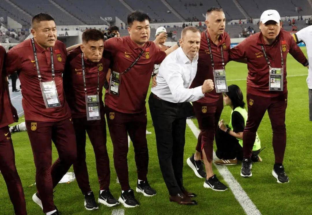 球员战术默契紧密，团队配合出色的简单介绍