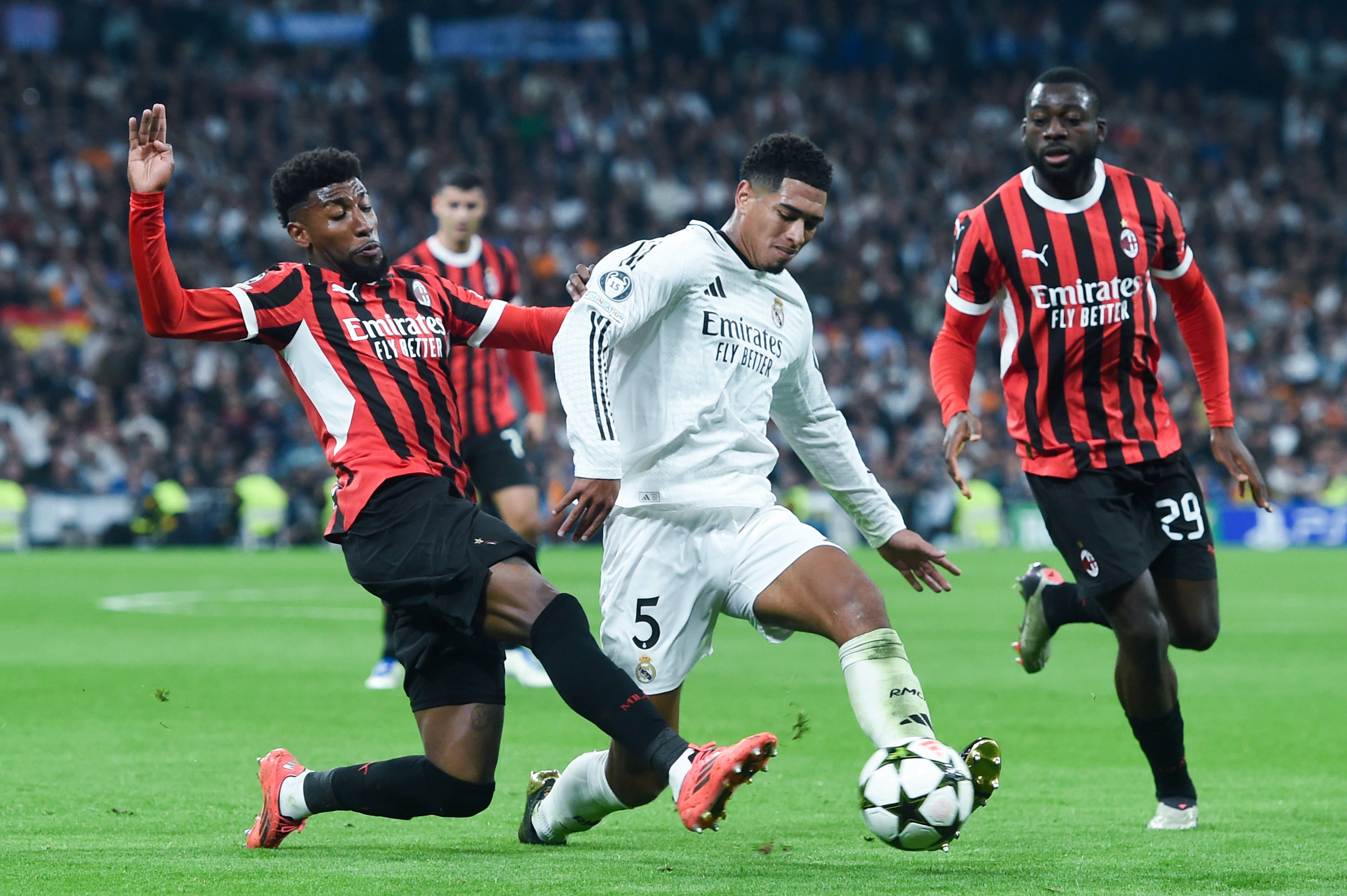 皇家马德里客场淘汰AC米兰，晋级欧冠四强