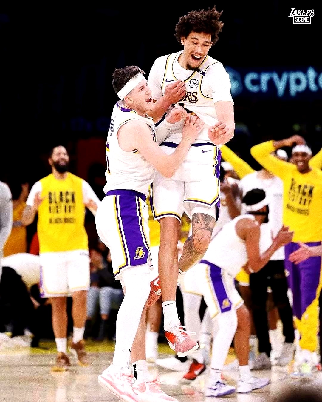 紧张对决！球队在比赛中展现出实力不凡