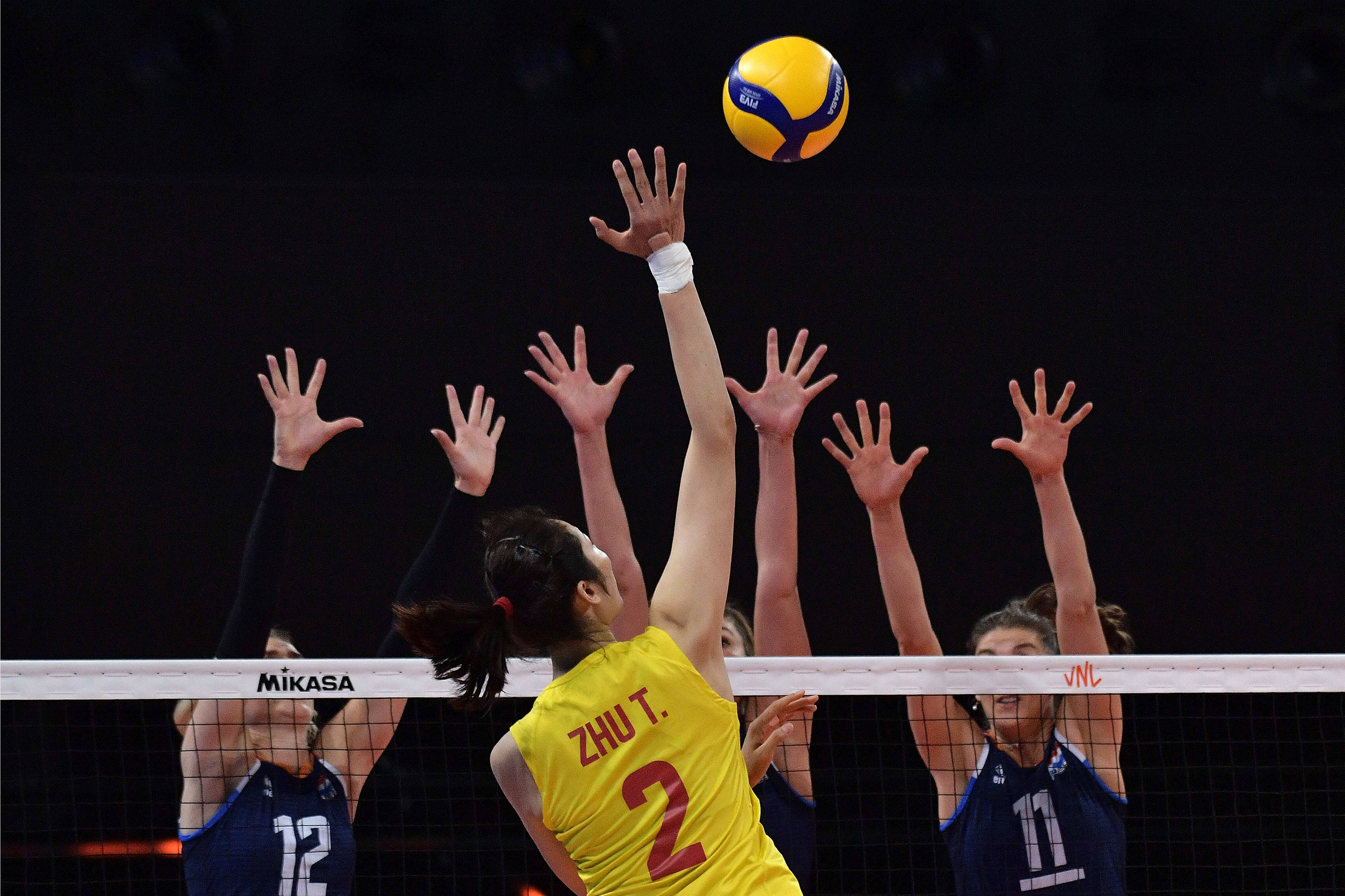 葡萄牙代表队在排球比赛中力压对手，实现逆袭的简单介绍