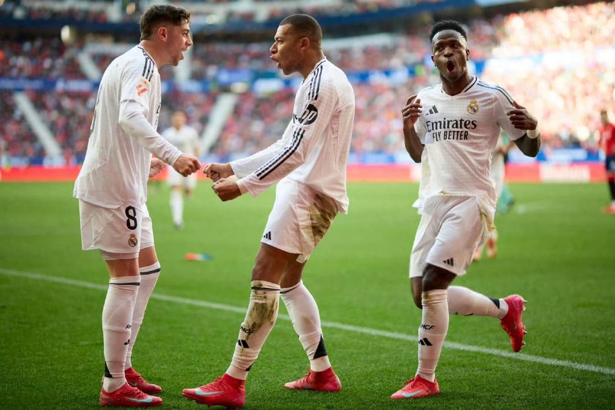 包含昨日美洲杯：皇马爆冷英格兰，争议判罚的词条