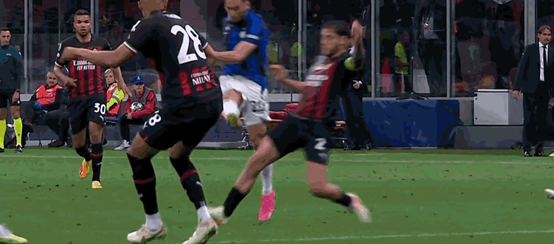 关于刚刚焦点：AC米兰击败，争议判罚的信息