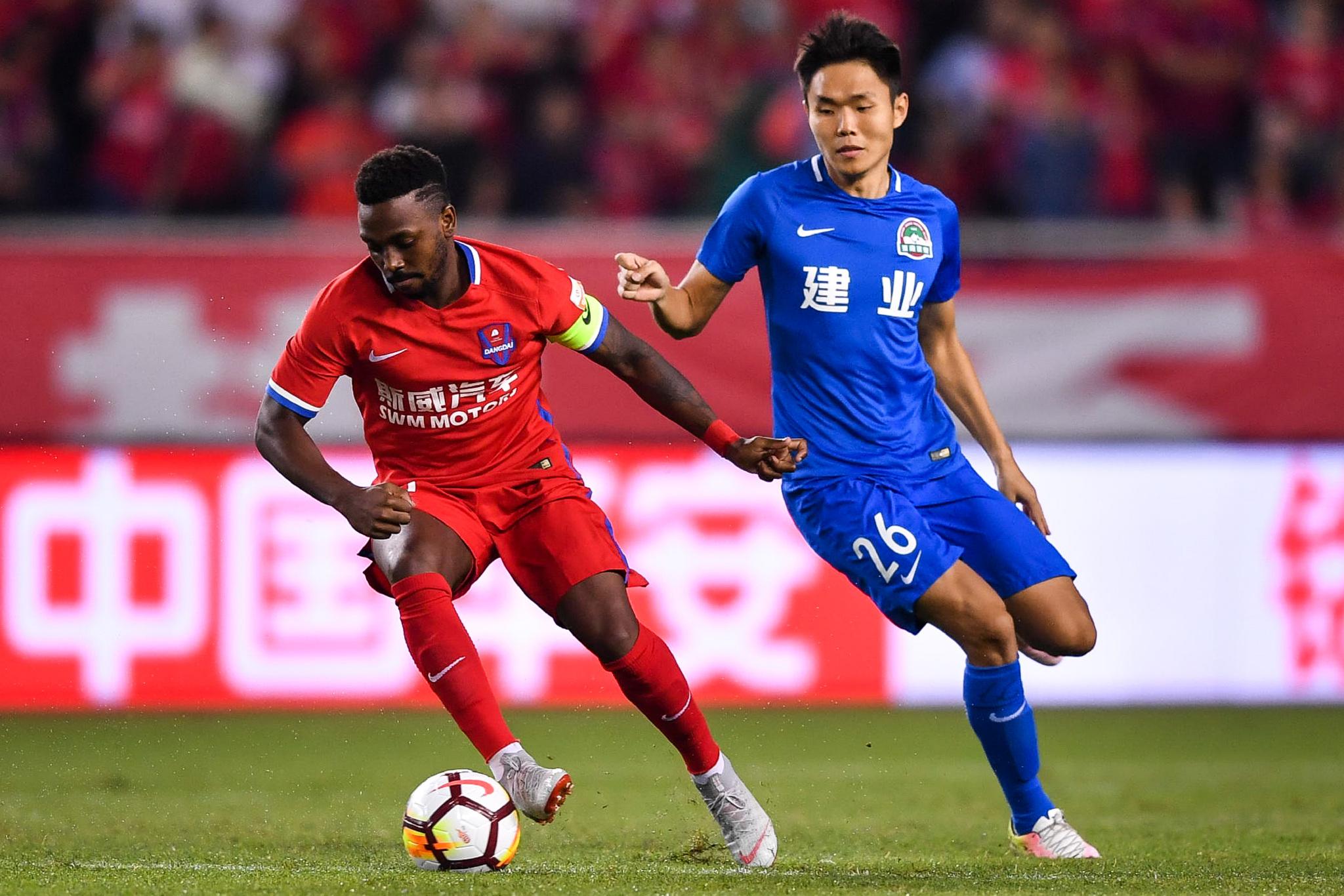 沙尔克锋员状态回勇,球队备战下轮比赛 沙尔克锋员状态回勇,球队备战下轮比赛