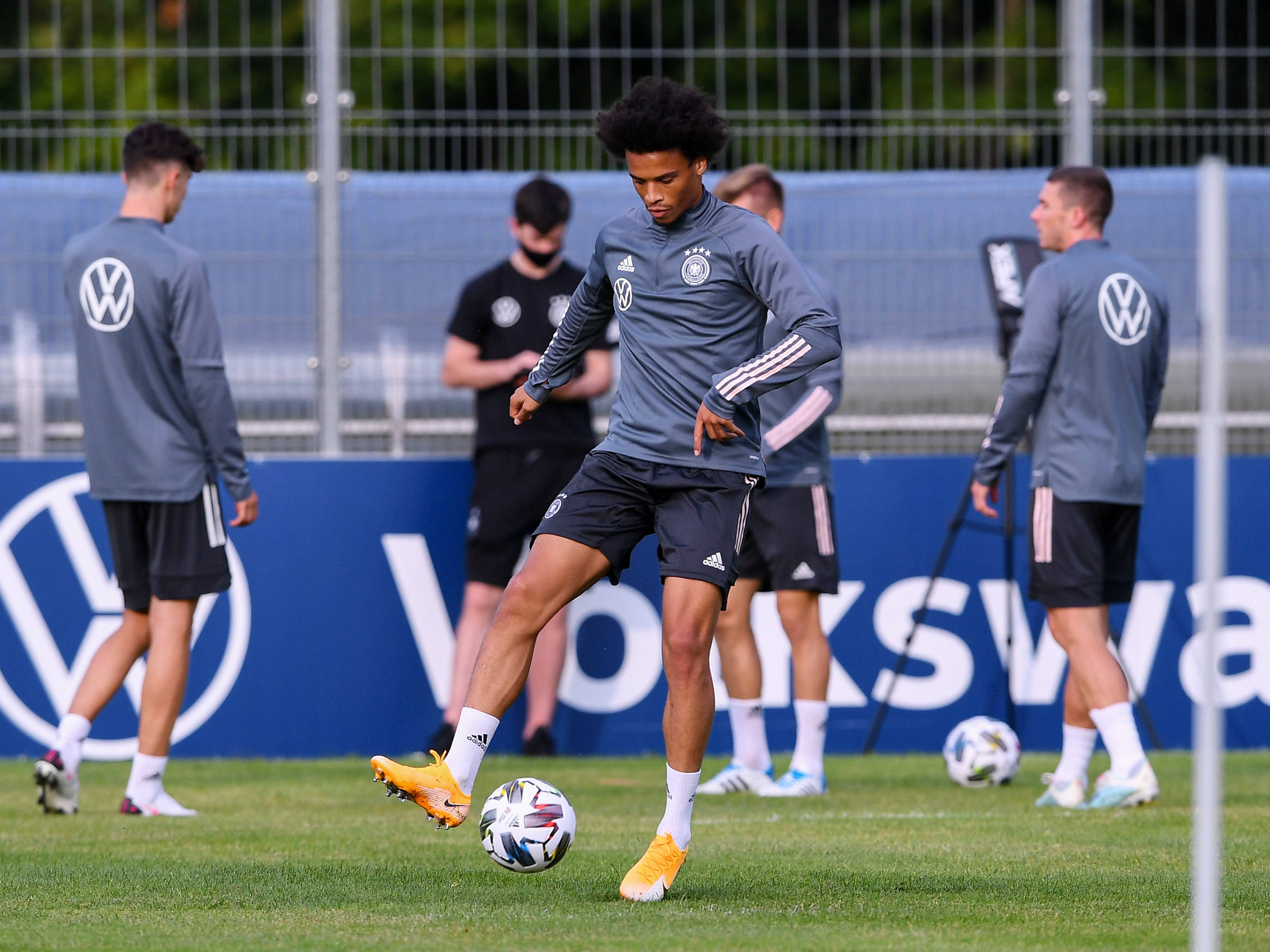 德国足球联赛转播权再添新规