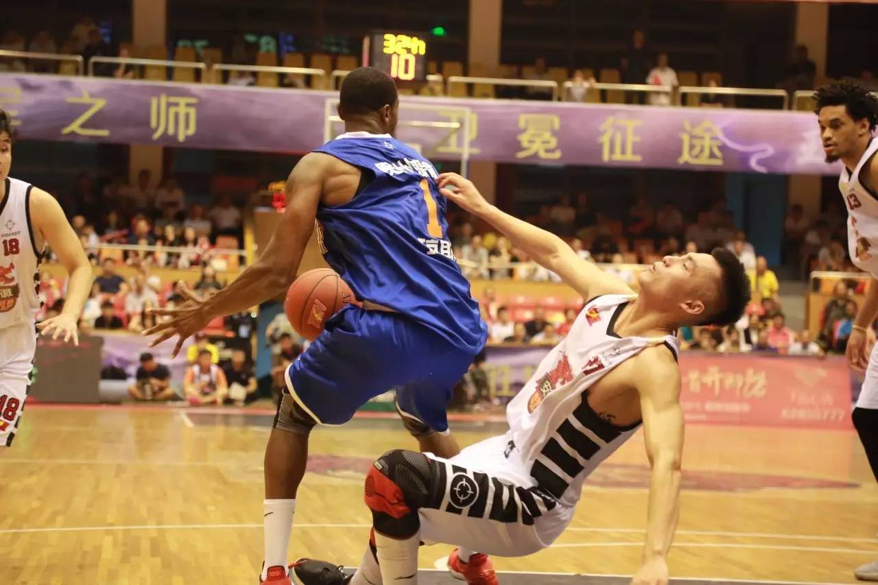 安徽队客场击败湖北,取得胜利 安徽队客场击败湖北,取得胜利