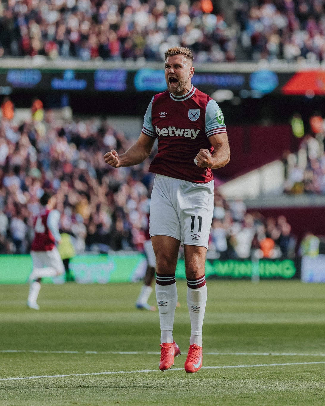 曼联力克西汉姆联，逼近前四