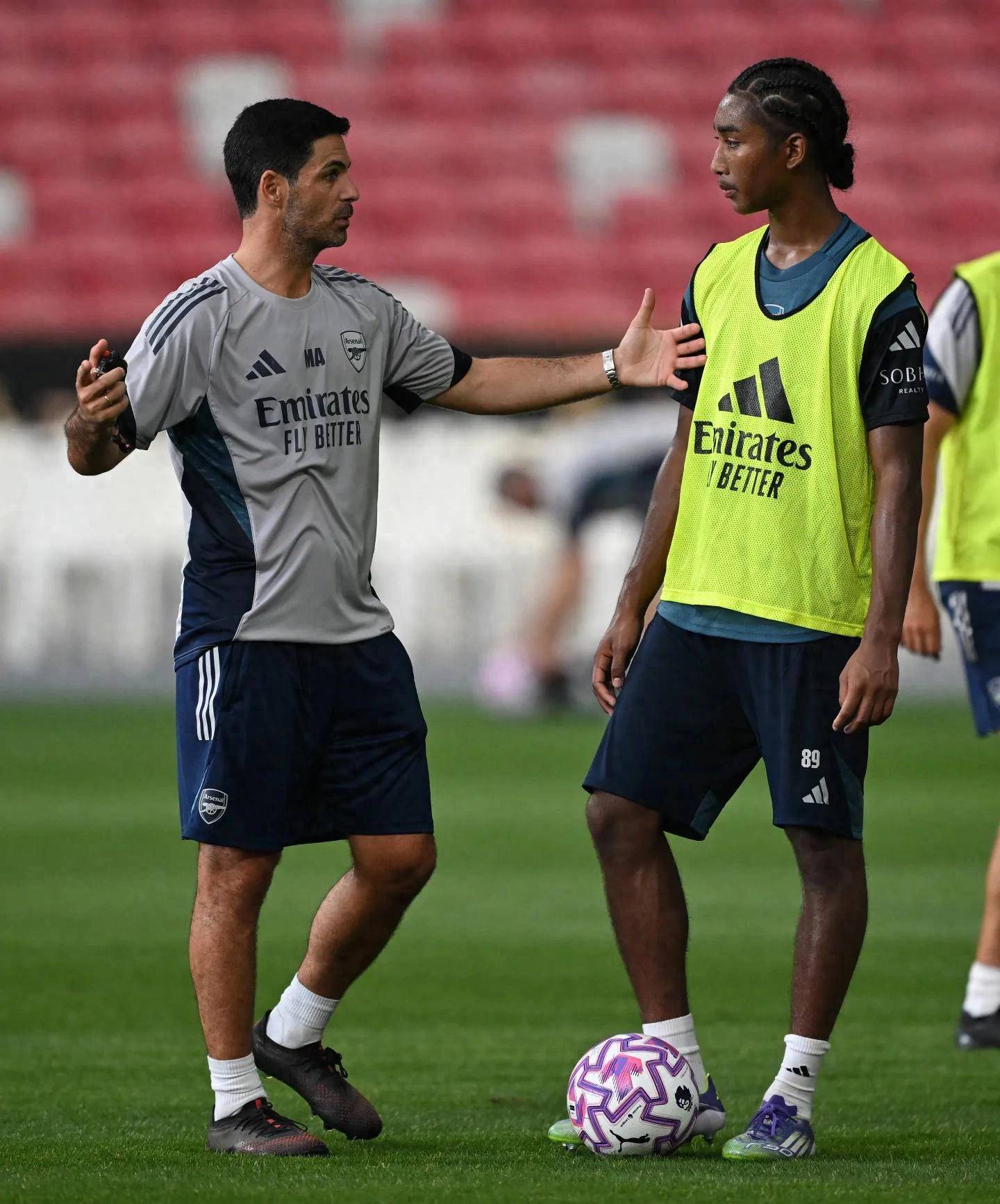 神秘新星在国际联赛中崭露头角