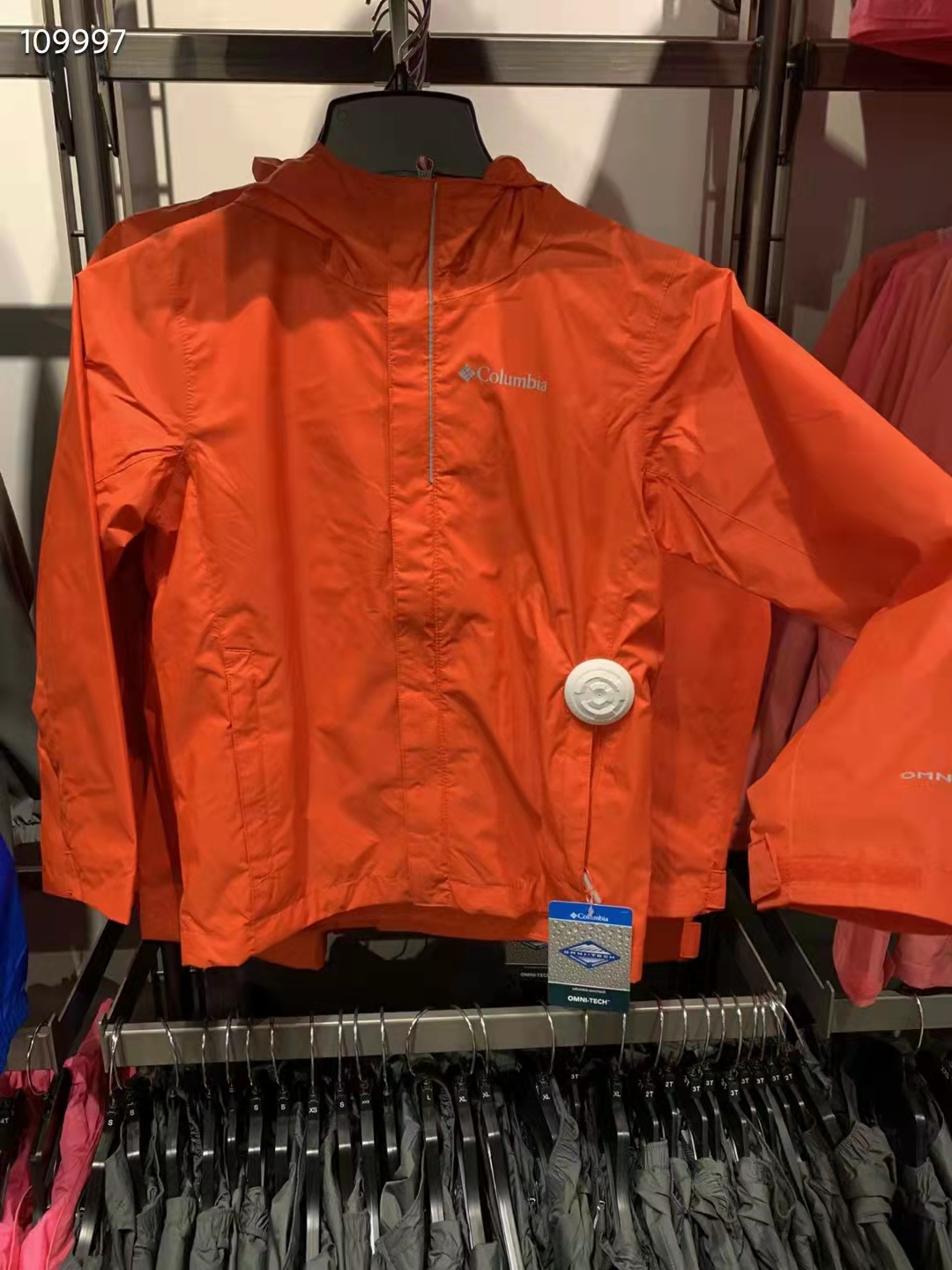 包含哥伦比亚球员坚持在家训练，墨尔本共动的词条