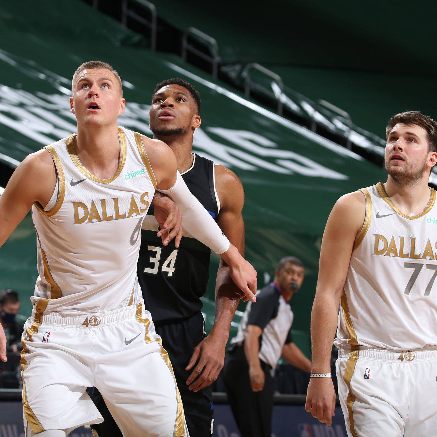 包含波兰乒乓球队鏖战比利时乒乓球队，波尔统治全场的词条