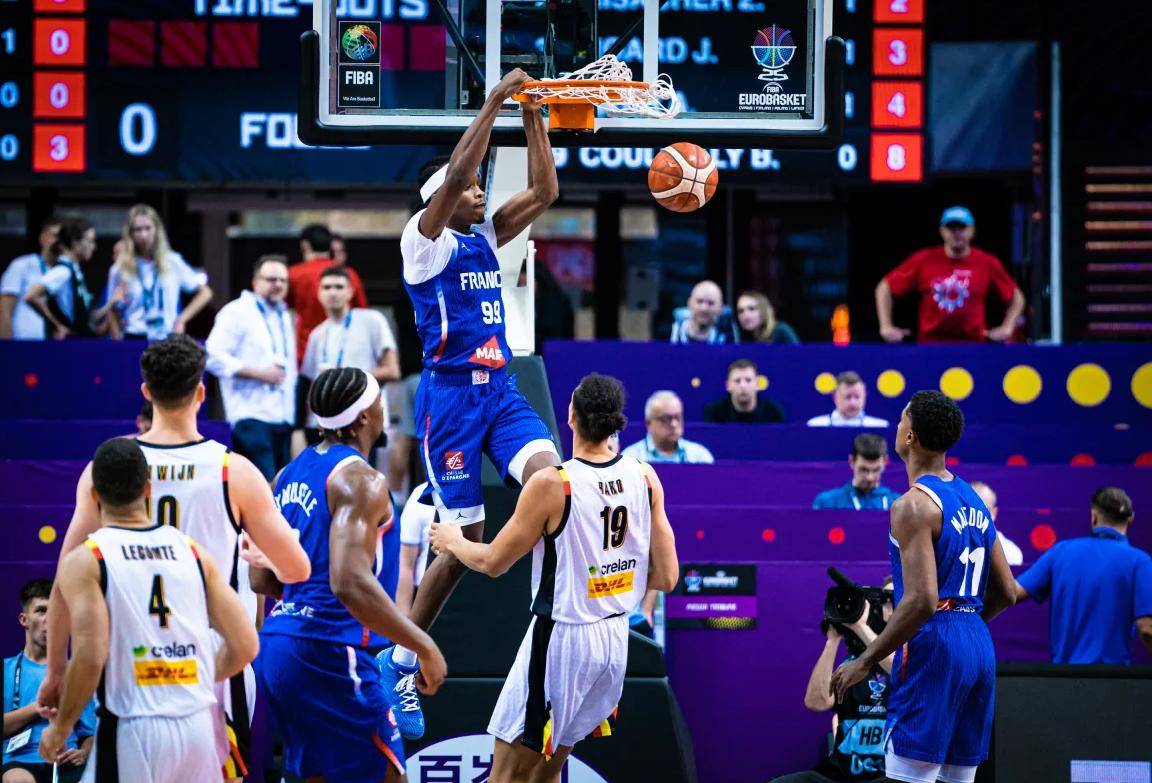 澳大利亚男篮翻盘意大利男篮,克莱三分雨点燃全场的简单介绍 澳大利亚男篮翻盘意大利男篮,克莱三分雨点燃全场的简单介绍